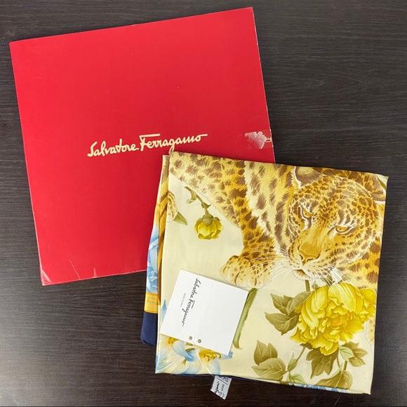 NWT Authentic Salvatore Ferragamo Scarf - Picture 2 of 2